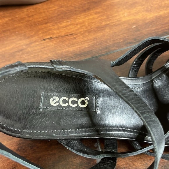NWOB Ecco Black Leather Strappy Slingback Sandals Stacked Heel Size 39 - Picture 9 of 10
